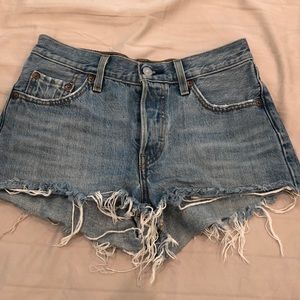 Levi’s 501 Shorts light wash